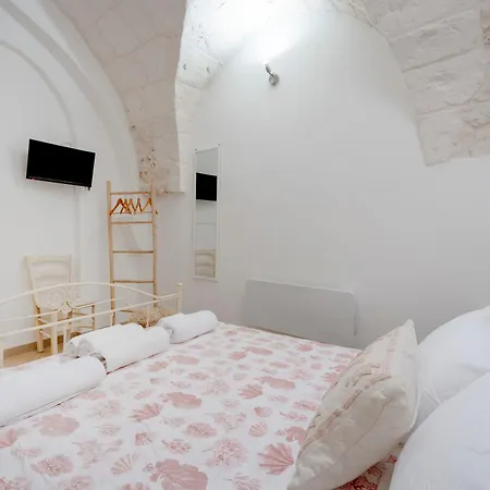 Mia & Mimi - Ostuni, Of Animal Lovers! * Ostuni